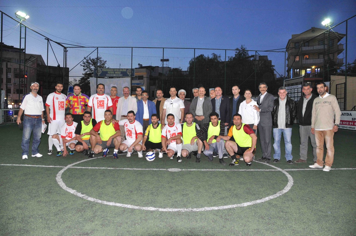 Kuşadası\'nda Kurumlararası Futbol Turnuvası Başladı