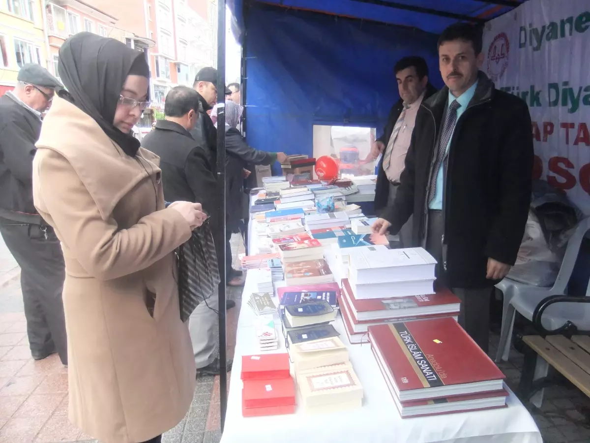Kütahya'da Diyanet Yayınlarına Yoğun İlgi