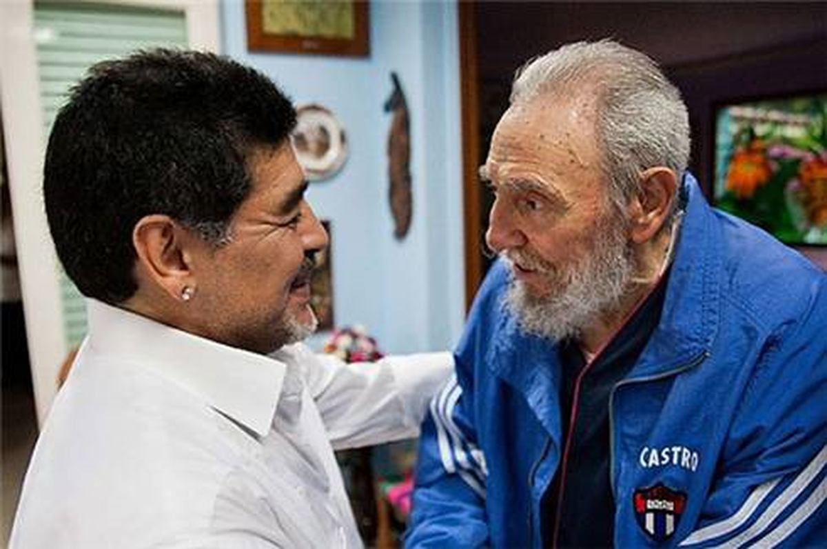 Maradona "Eski Dostu" Fidel Castro\'yu Ziyaret Etti