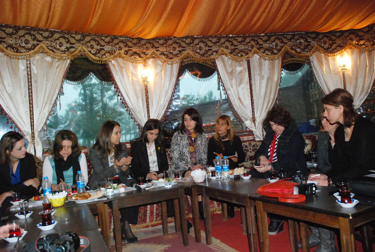 Milletvekili Enç; Kadın Gazetecilerle Bir Araya Geldi