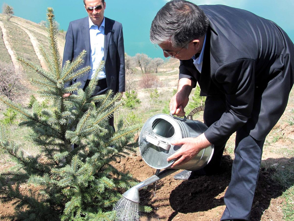 Milli Savunma Bakanı Sivas\'ta Çeşitli Temaslarda Bulundu