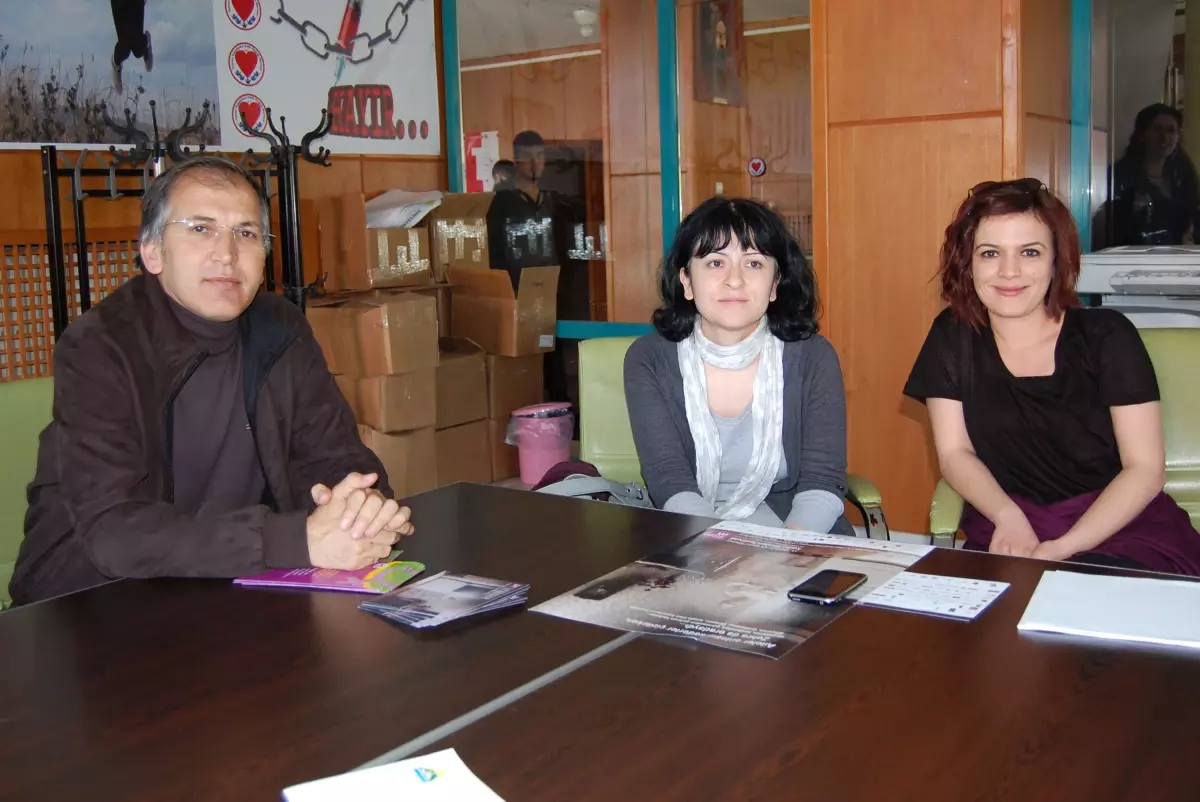 "Mor Kadın Filmleri" Festivali Tatvan\'da Perde Açtı