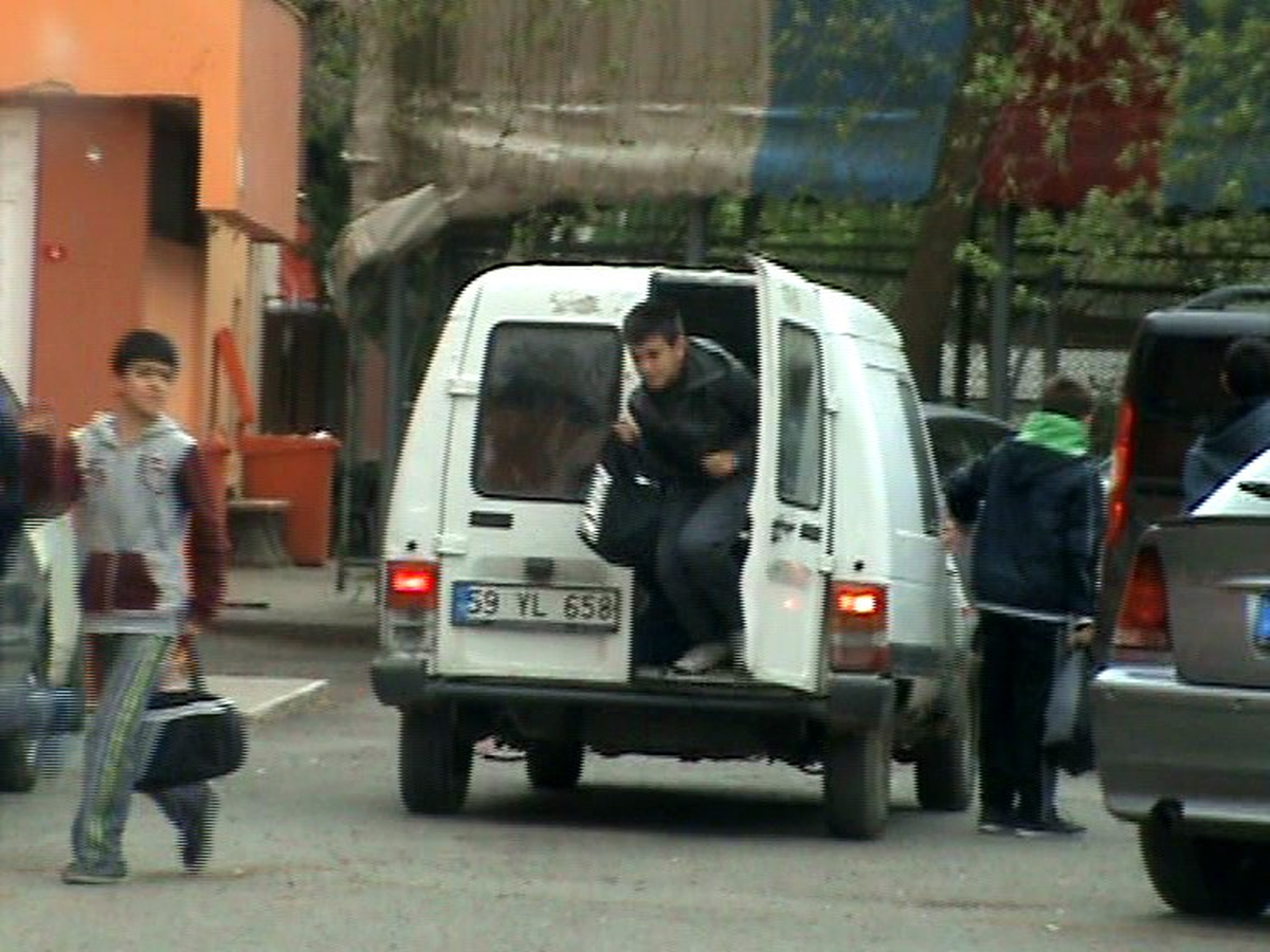 Öğrenciler 23 Nisan Hazırlıklarına Balık İstifi Gibi Taşındı