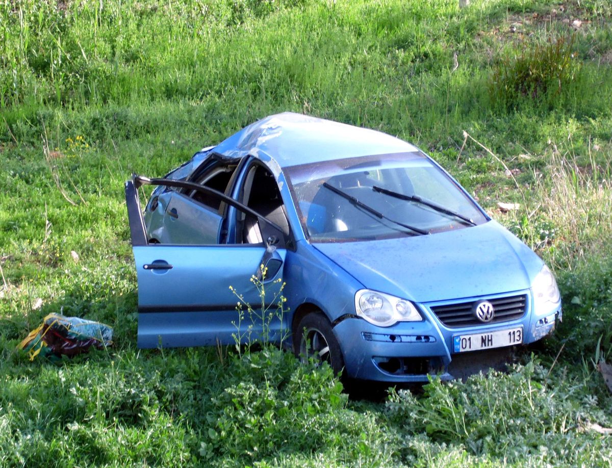 Otomobil Şarampole Uçtu: 2 Yaralı