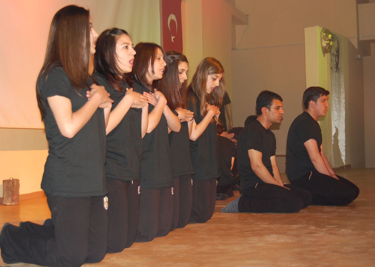 Polis Adayları İçin Tiyatro Gösterisi