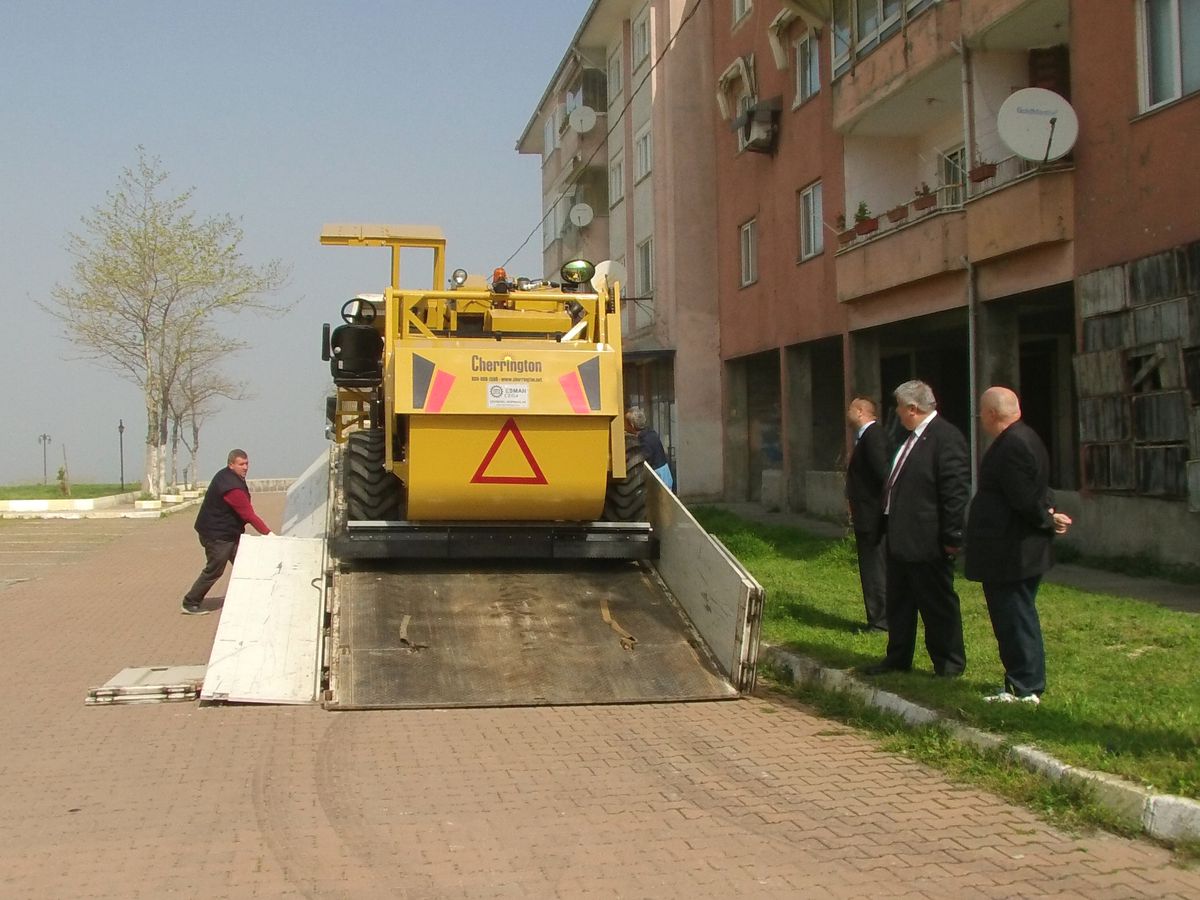 Sahil Temizleme Aracı Alındı