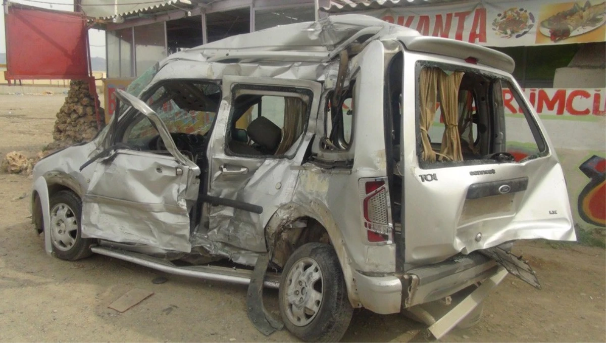 Silopi\'de Trafik Kazası: 3 Ölü