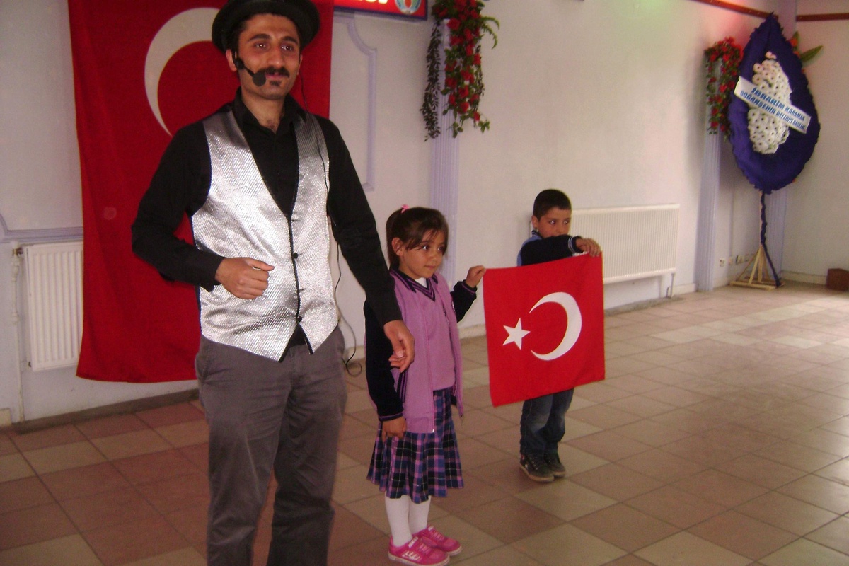 Tiyatro Gösterisine Öğrenciler İlgi Gösterdi