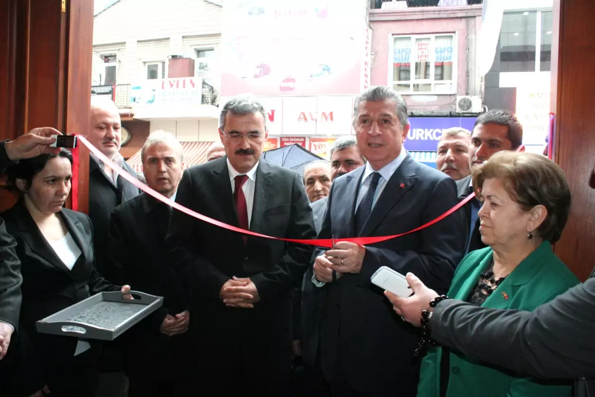 Toptan, Hediyelerini Valiliğe Bağışladı