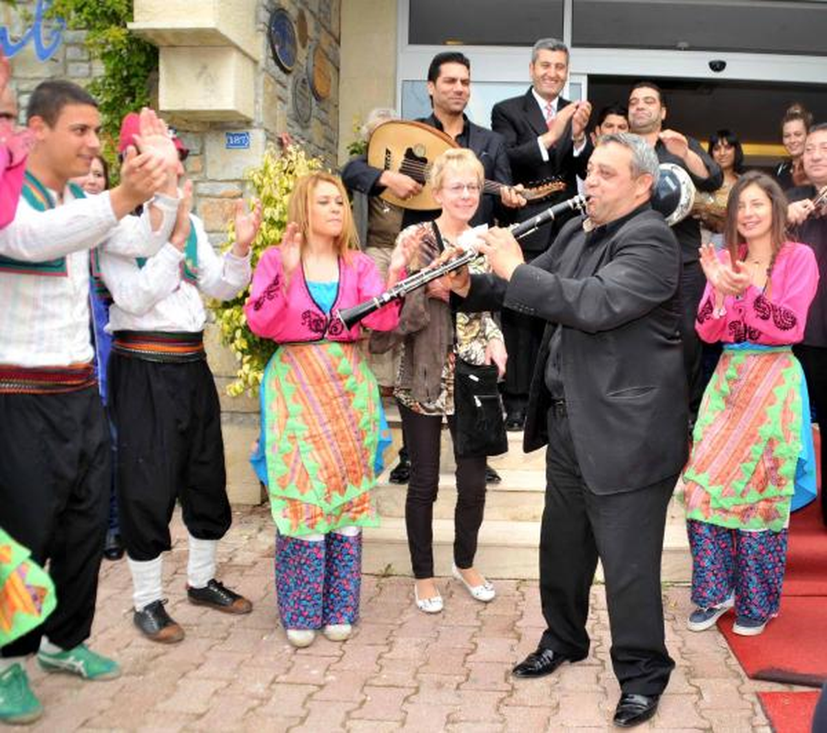 Turistler, Fasıl Ekibiyle Karşılandı