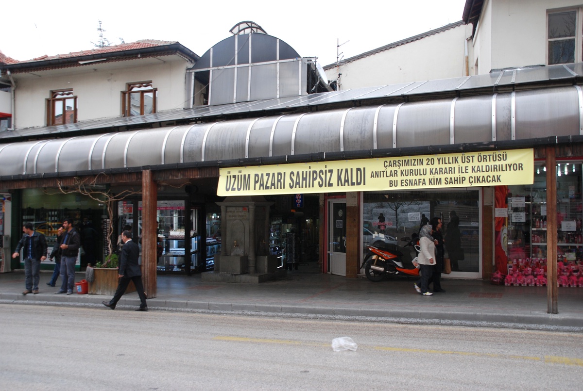 Üzüm Çarşısı Esnafı Anıtlar Kurulu'na Tepkili