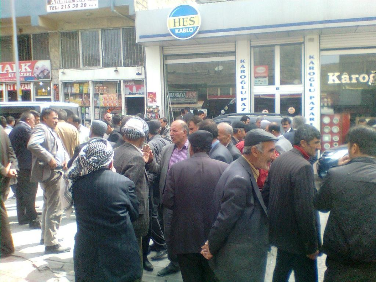 Van\'da Çoban Pazarında Sıkı Pazarlık Yaşanıyor