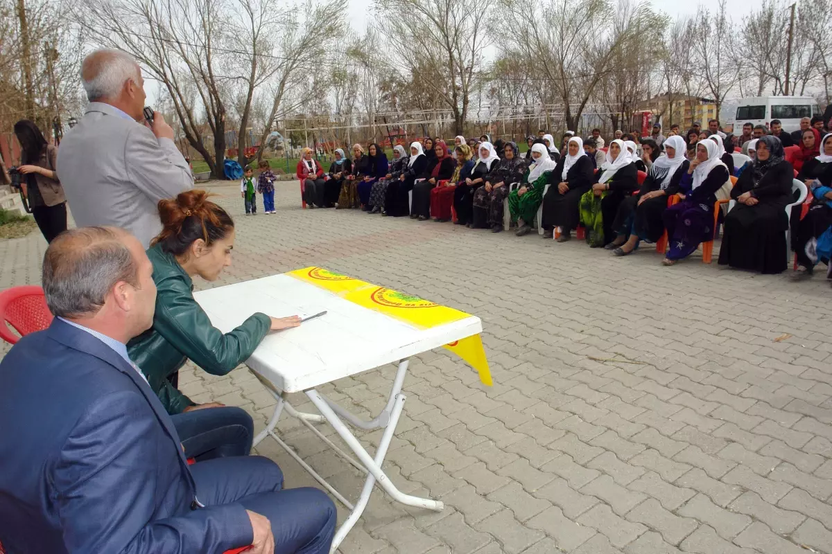 Yüksekova'da Halk Toplantısı Yapıldı