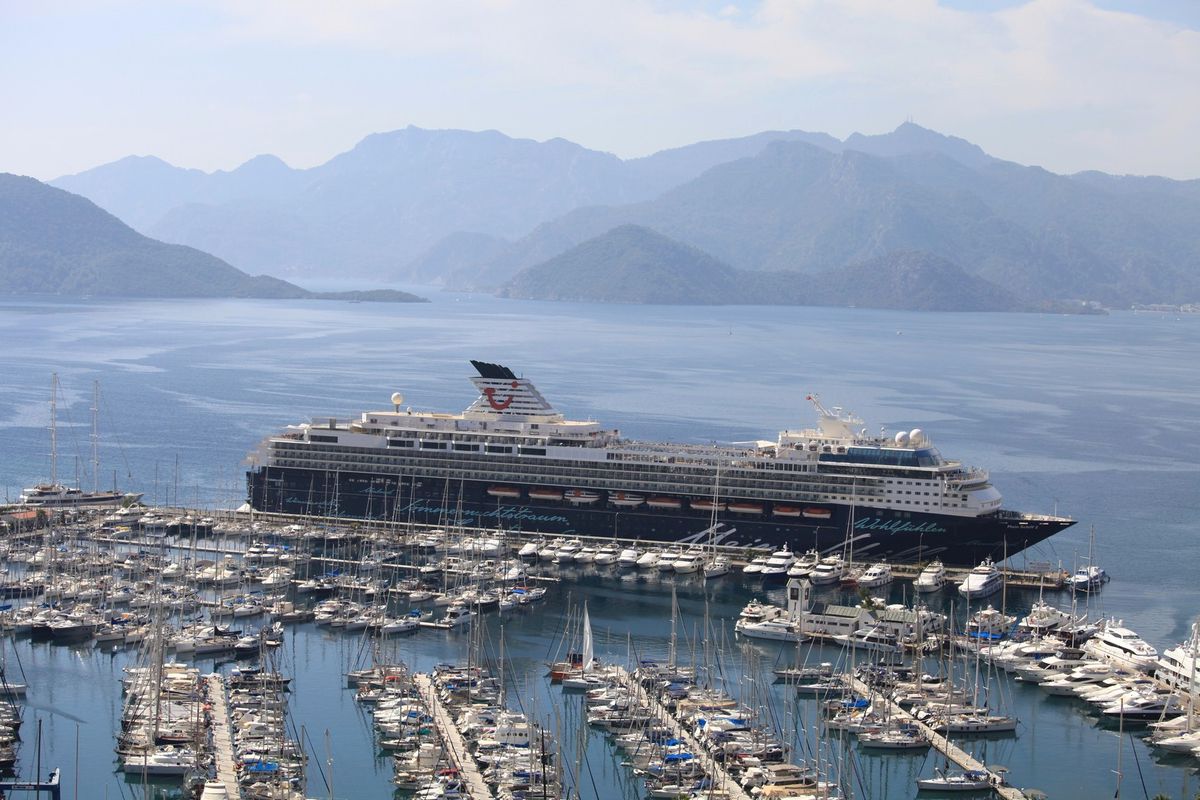 Yüzen Otel Marmaris\'te