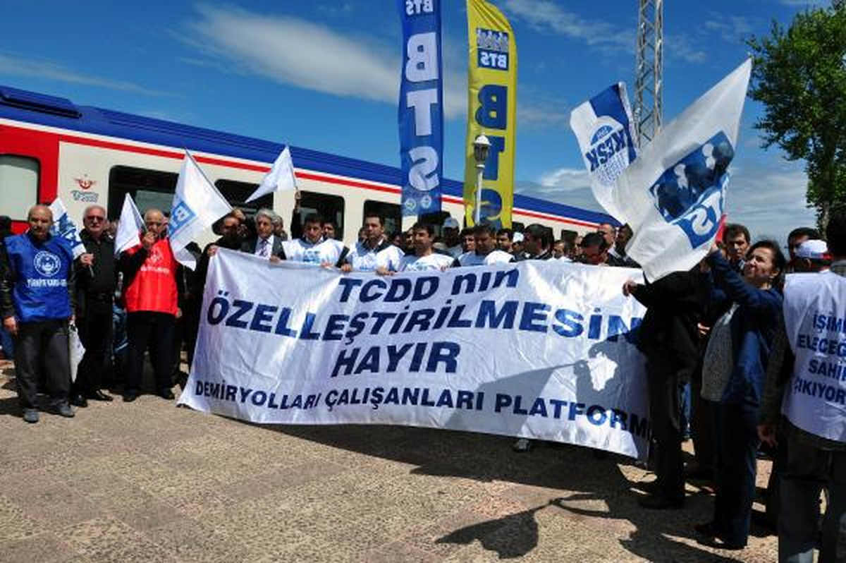 Adana\'da Demiryolu Çalışanlarından İş Bırakma Eylemi