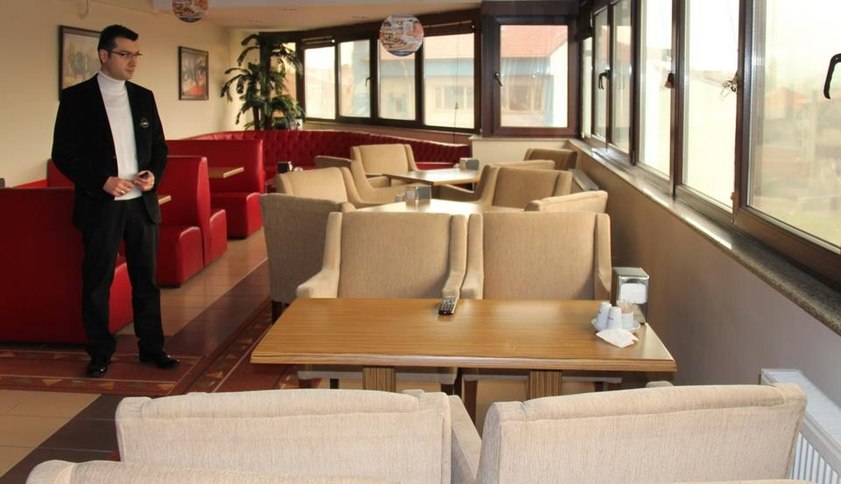 AK Parti Gençlik Kolları Başkanı Çaycuma\'da Yeni Otelin Sahibi