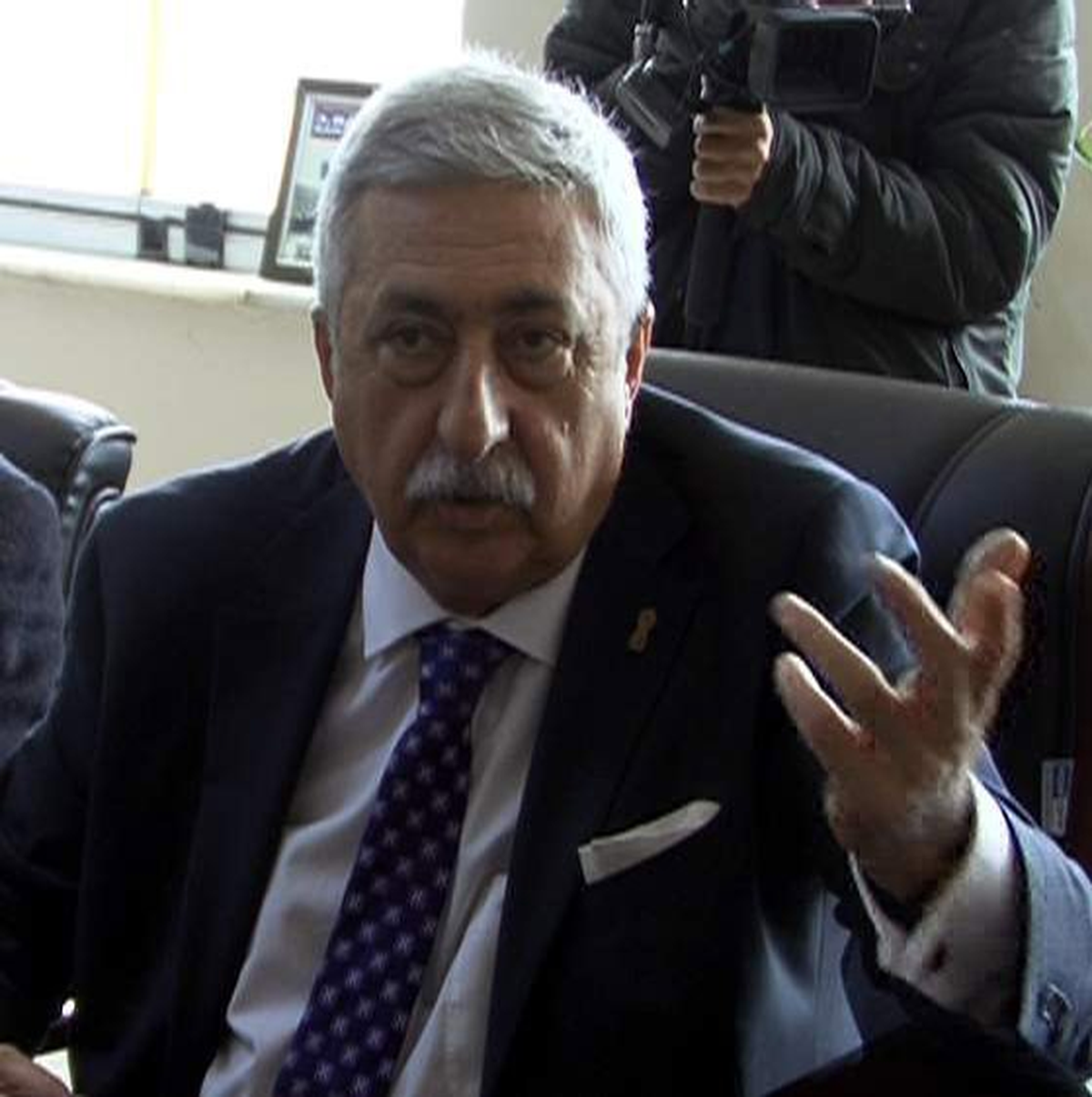 Astronomik Maaş, Sansasyonel