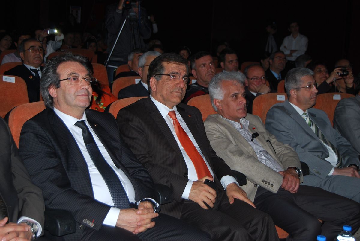 "Ateşte Açan Güller" Ağlattı