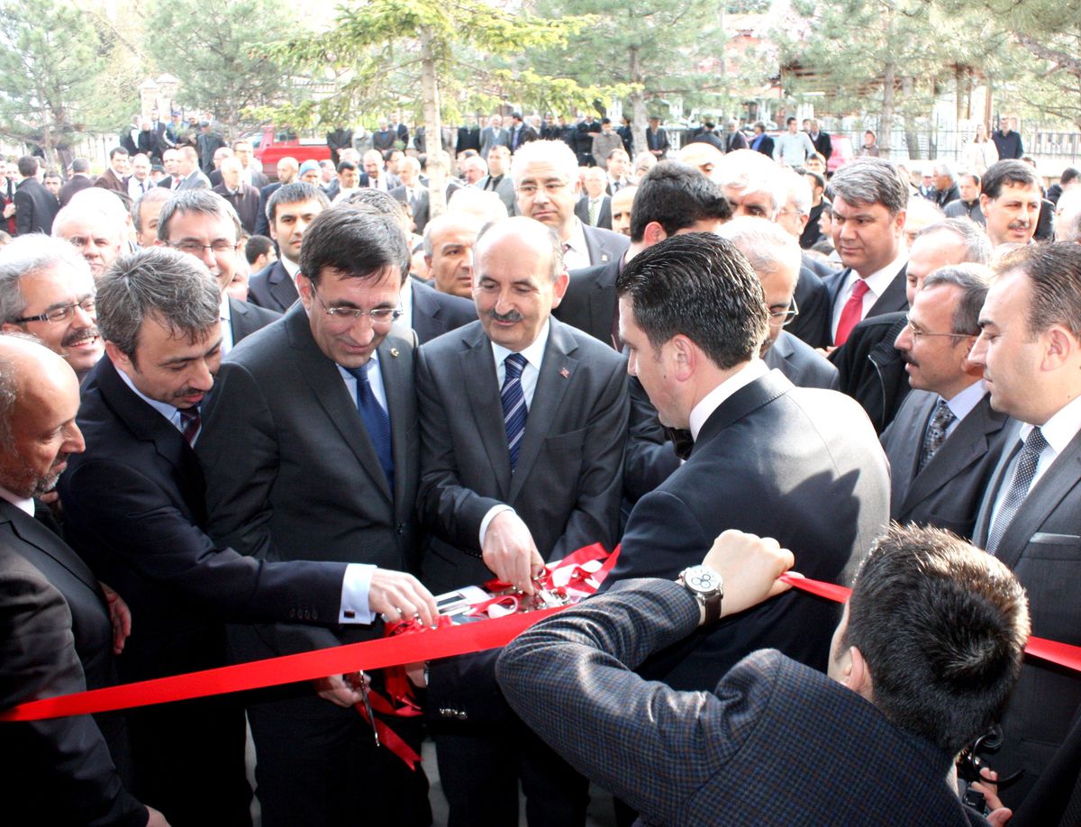 Bakan Müezzinoğlu ve Bakan Yılmaz Trakya Üniversitesi İlahiyat Fakültesi\'nin Resmi Açılışına Katıldı