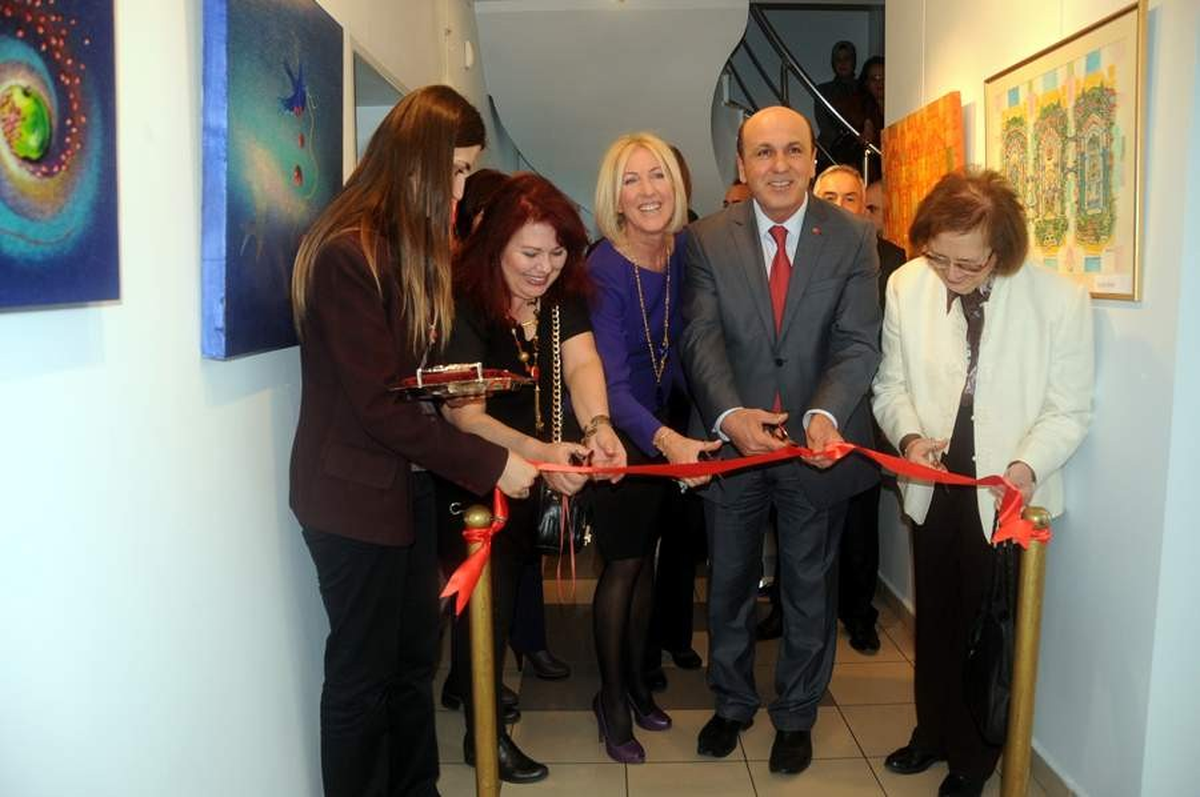 Balıkesir\'de, "Dünya Sanat Günü" Resim Sergisi Açıldı