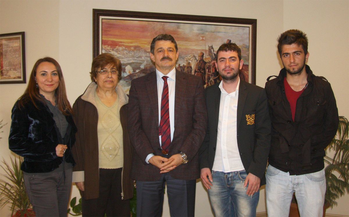 Başkan Akın\'dan \'Sevgi Patileri Projesine\' Destek