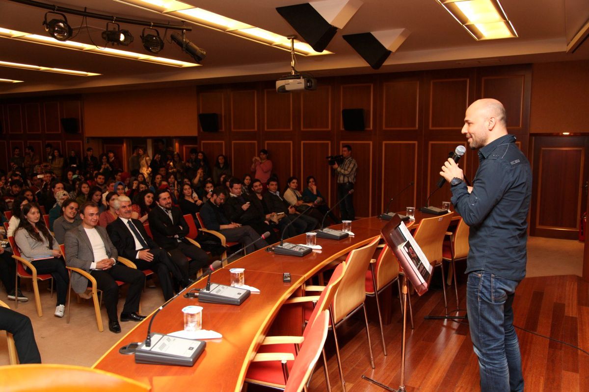 Başkan Sakallı Şiir Dinletisine Katıldı