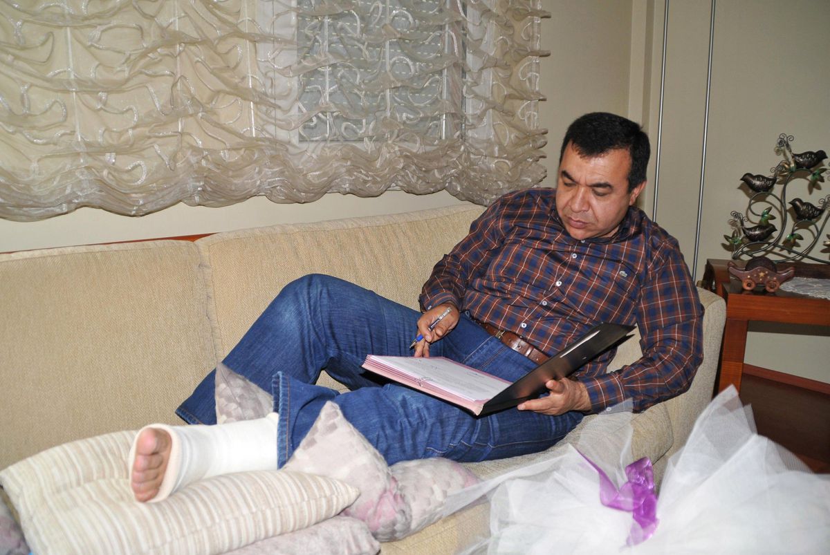 Belediye Başkanı Orhan\'ın Ayağı Kırıldı