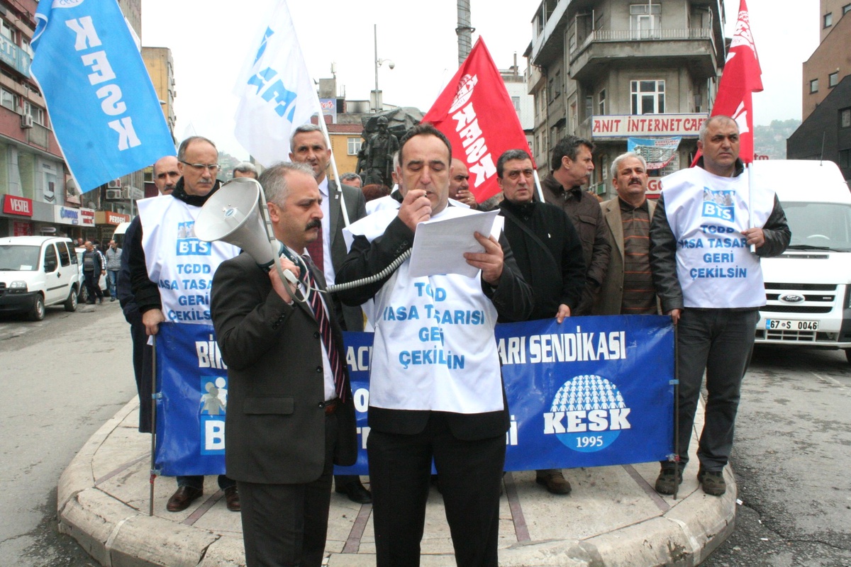 Birleşik Taşımacılık Çalışanları Sendikası, Bir Günlük İş Bırakma Eylemi Yaptı
