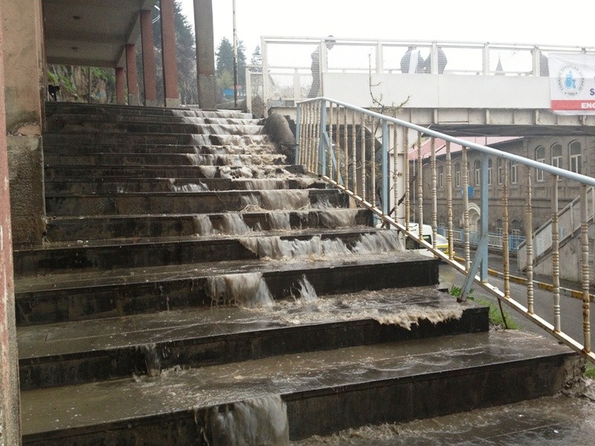 Bitlis\'te Sağanak Yağmur