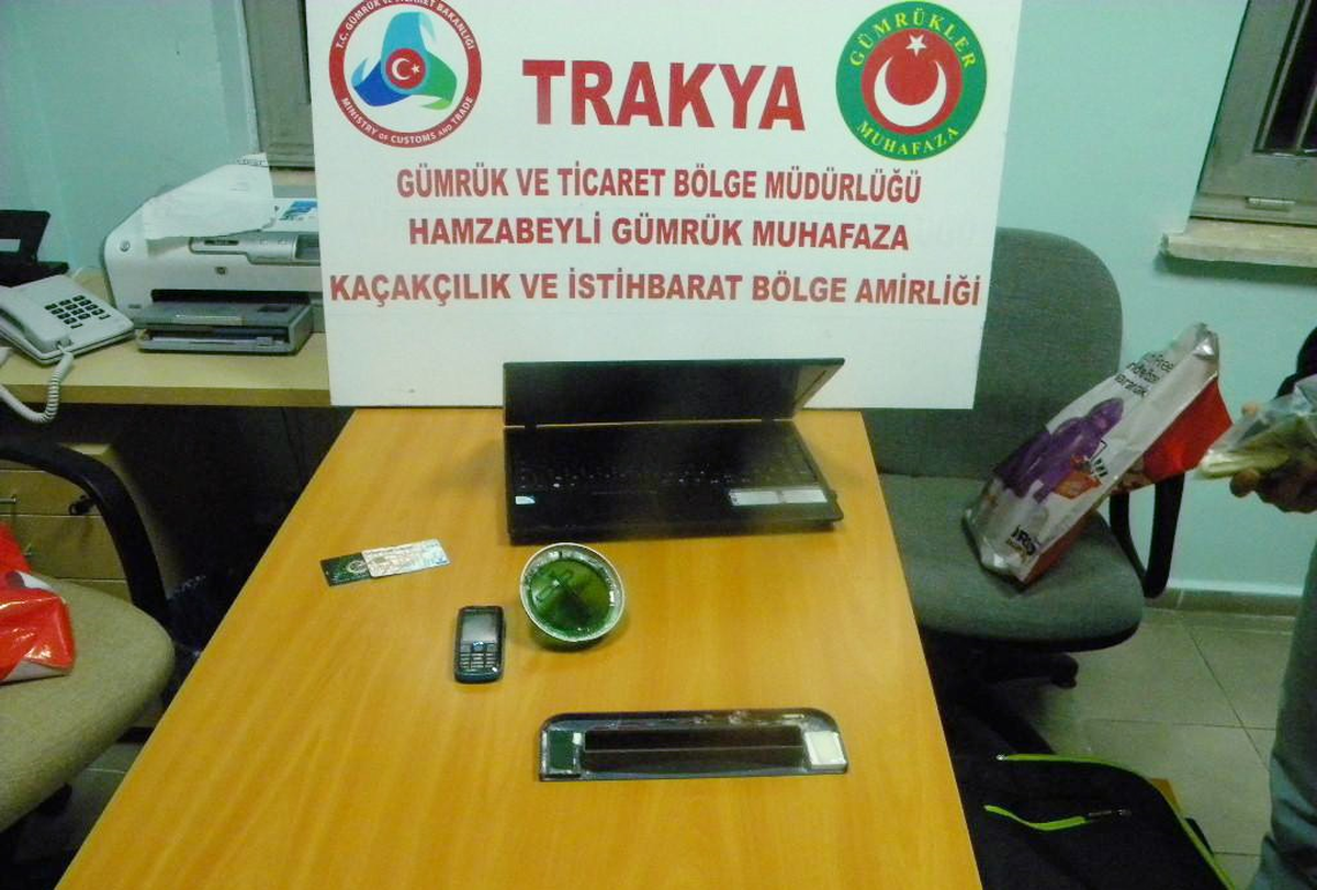 Bulgar Plakalı Araçta 29 Adet Kredi Kartı Kopyalama Cihazı Ele Geçirildi