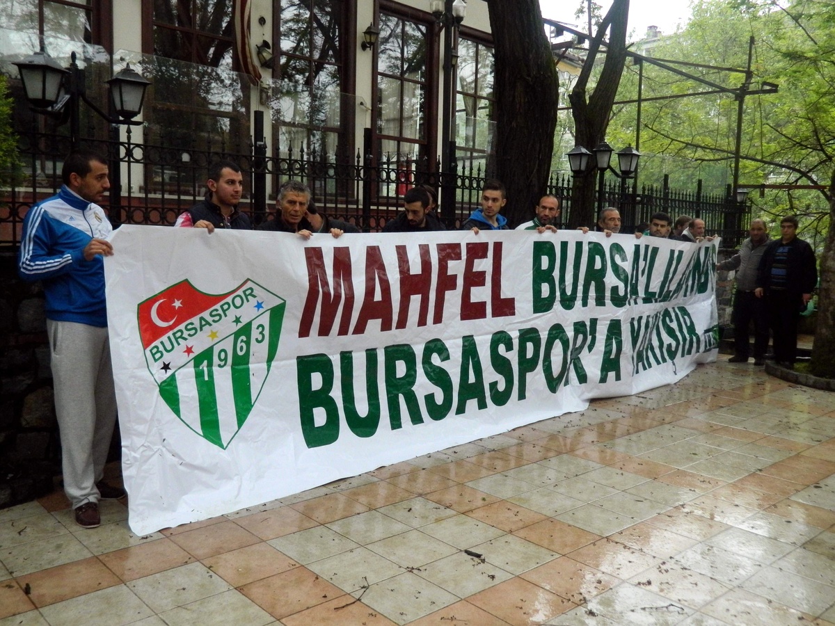 Bursasporlu Taraftarlar Mahfel İçin Toplandı