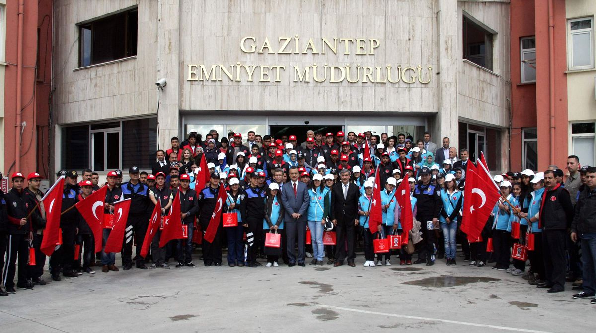 Öğrencilerden Polise Kürtçe Teşekkür