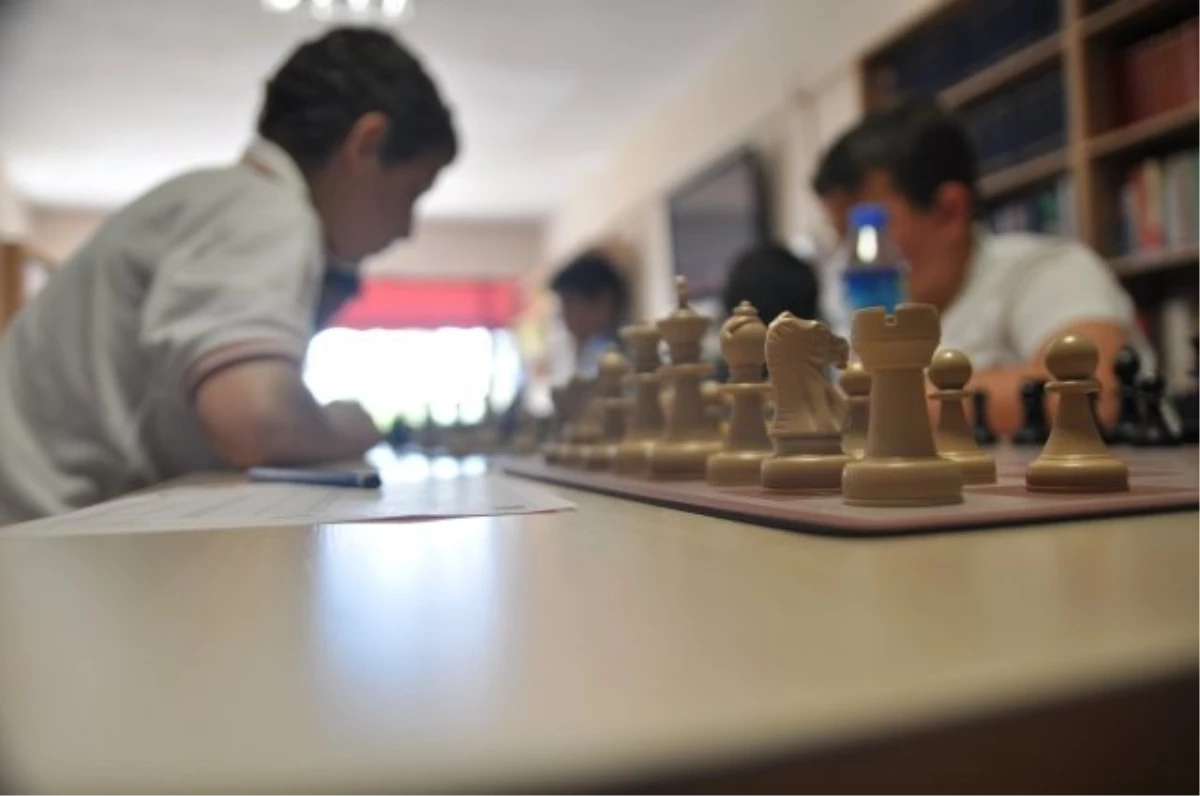 Çilimli\'de Satranç Turnuvası