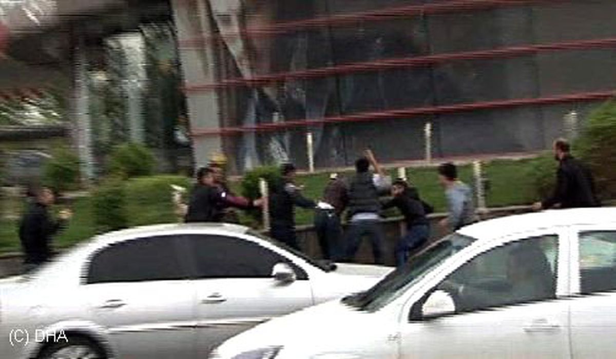 Diyarbakır Adliyesi Önünde Kavga: 3 Yaralı