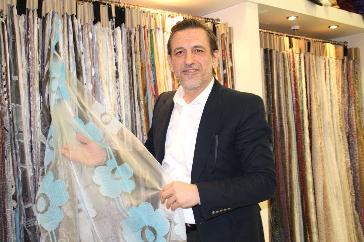 Dünyanın Perdesini Bir Türk Aralıyor