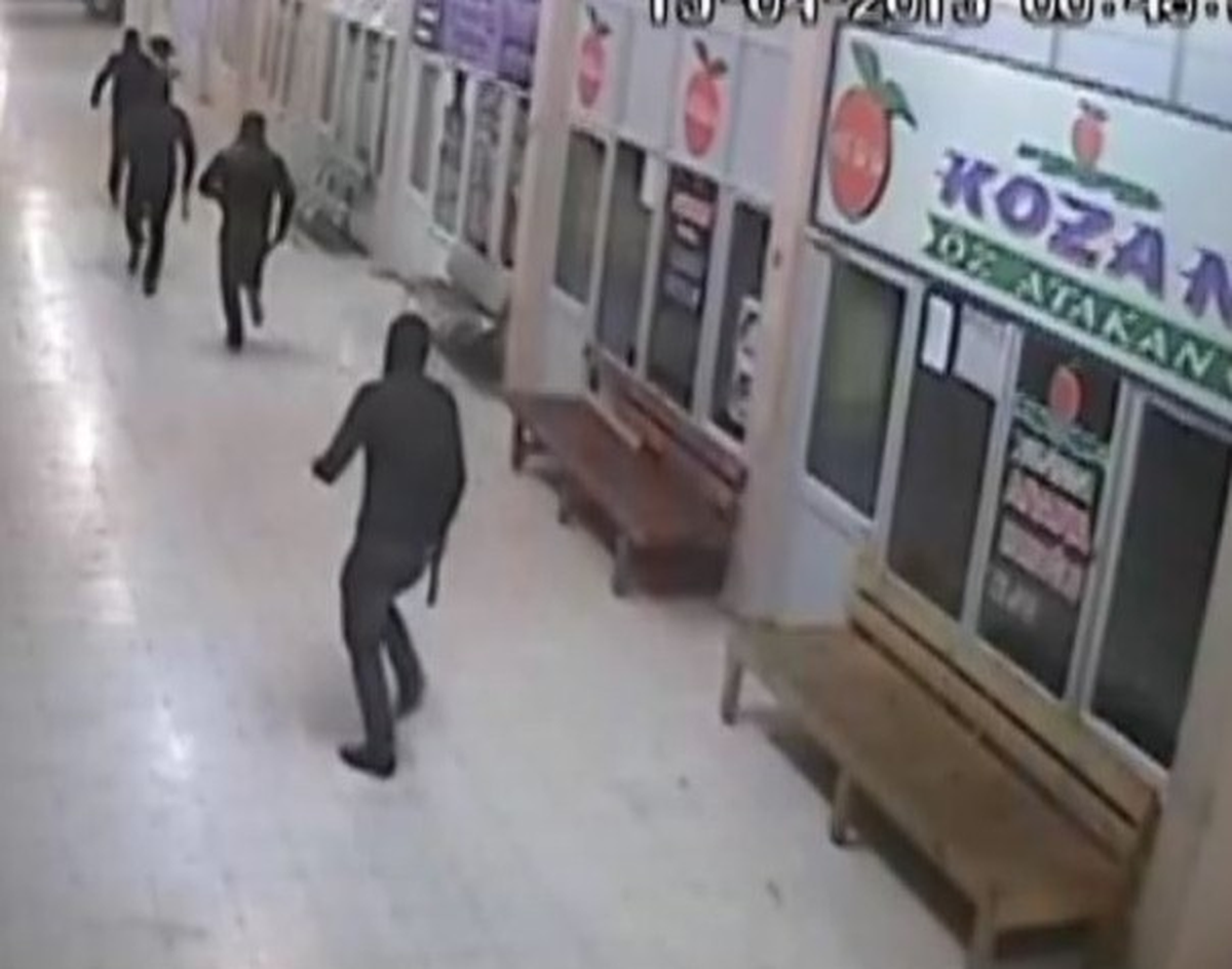 Eli Sopalı Magandalar İş Başında