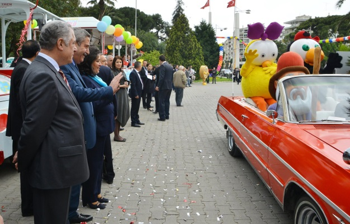 En "Renkli" Kortej