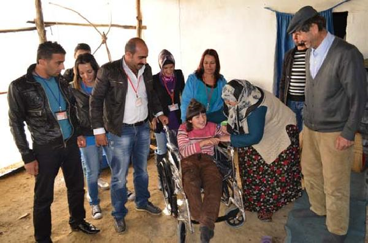 Lösemi Hastası Ceylan\'a Tekerlekli Sandalye