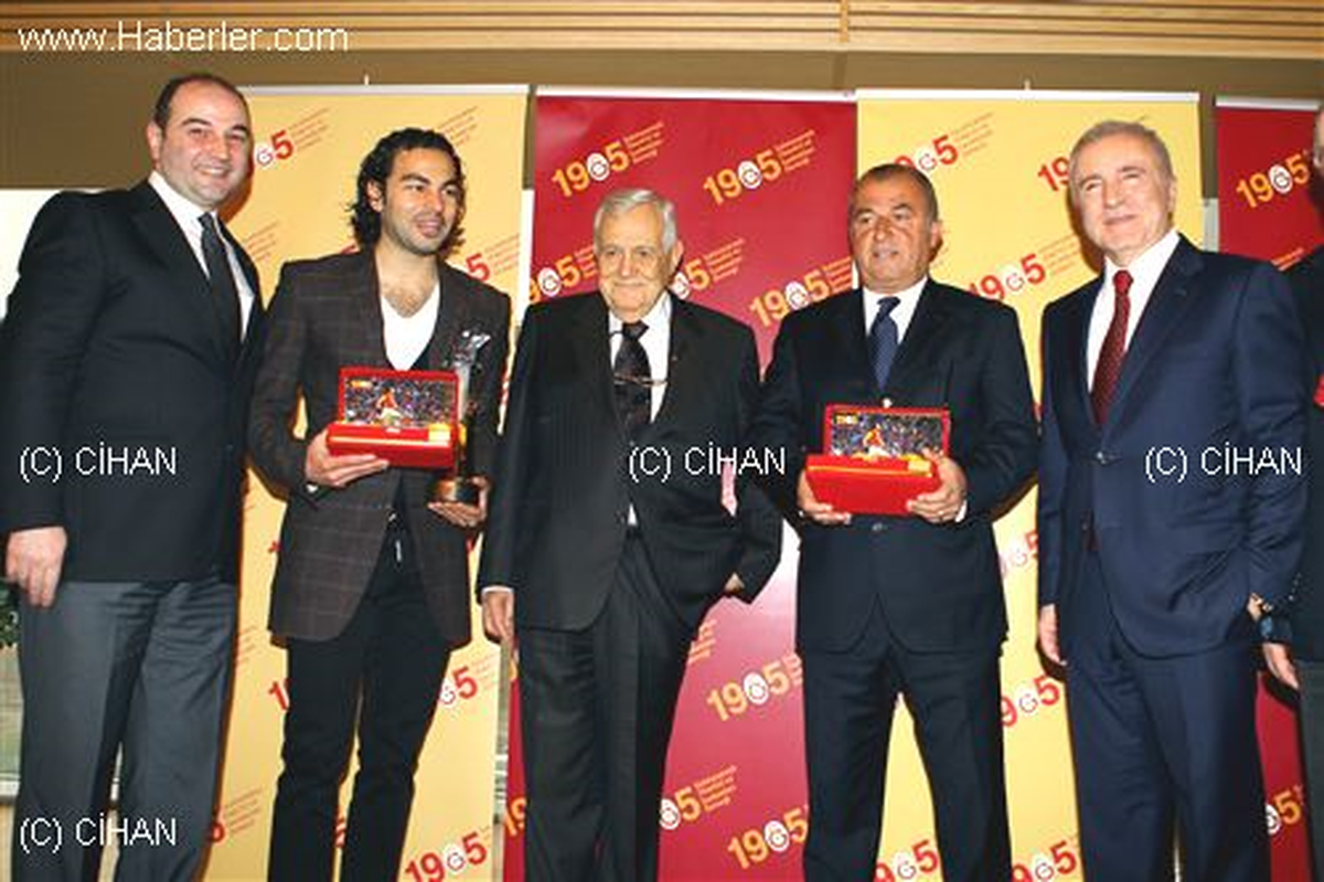 Galatasaray\'da Yılın Sporcusu Ödülü Selçuk İnan\'a Verildi