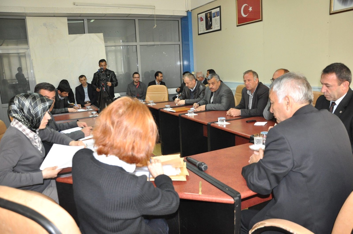 Isparta Belediyesi Şehir İçi Temizlik İhalesi\'ne Dört Firma Katıldı