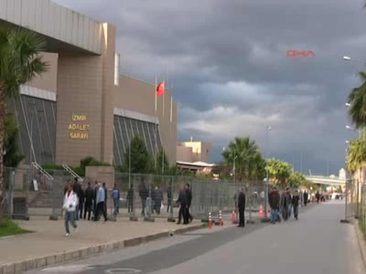 İzmir\'de Gizli Belge Bulundurma Davası Başladı