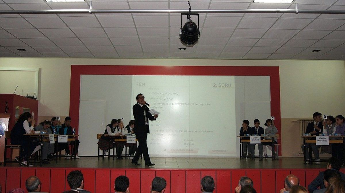 Kağızman'da Ortaokullar Arası Bilgi Yarışması Düzenlendi