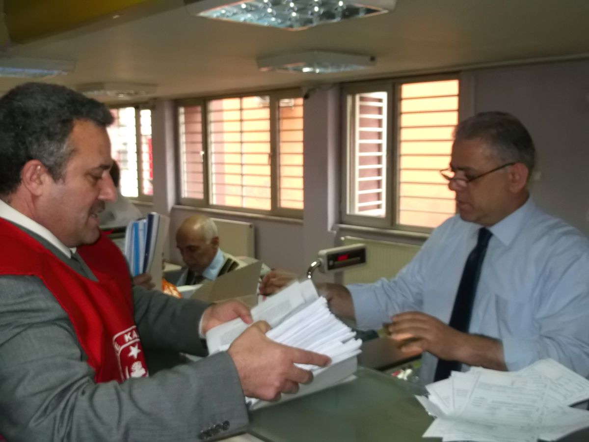 Kamu Sen Çalışanları Başbakan Erdoğan\'a "Emeklilik" Dilekçelerini Gönderdiler