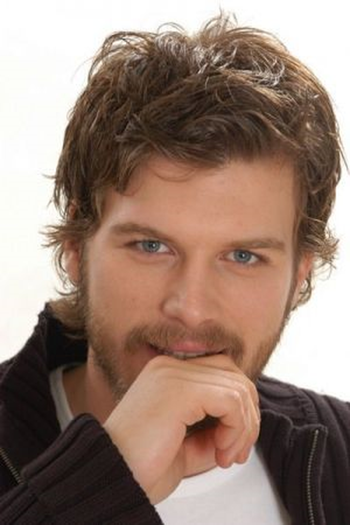 Kıvanç Tatlıtuğ Ekranlara Ara Veriyor