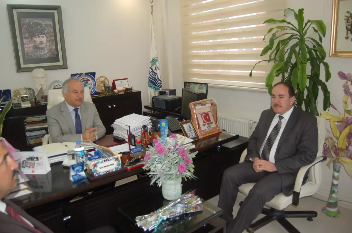 Lapseki Müftüsü Belediye Başkanı Ekim'i Ziyaret Etti