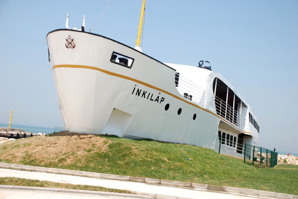 Mimarlardan İnkılap Gemisi Resif Olsun Teklifi
