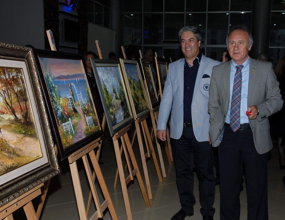 Muratpaşa Belediyesi\'nde Yağlı Boya Sergisi Açıldı