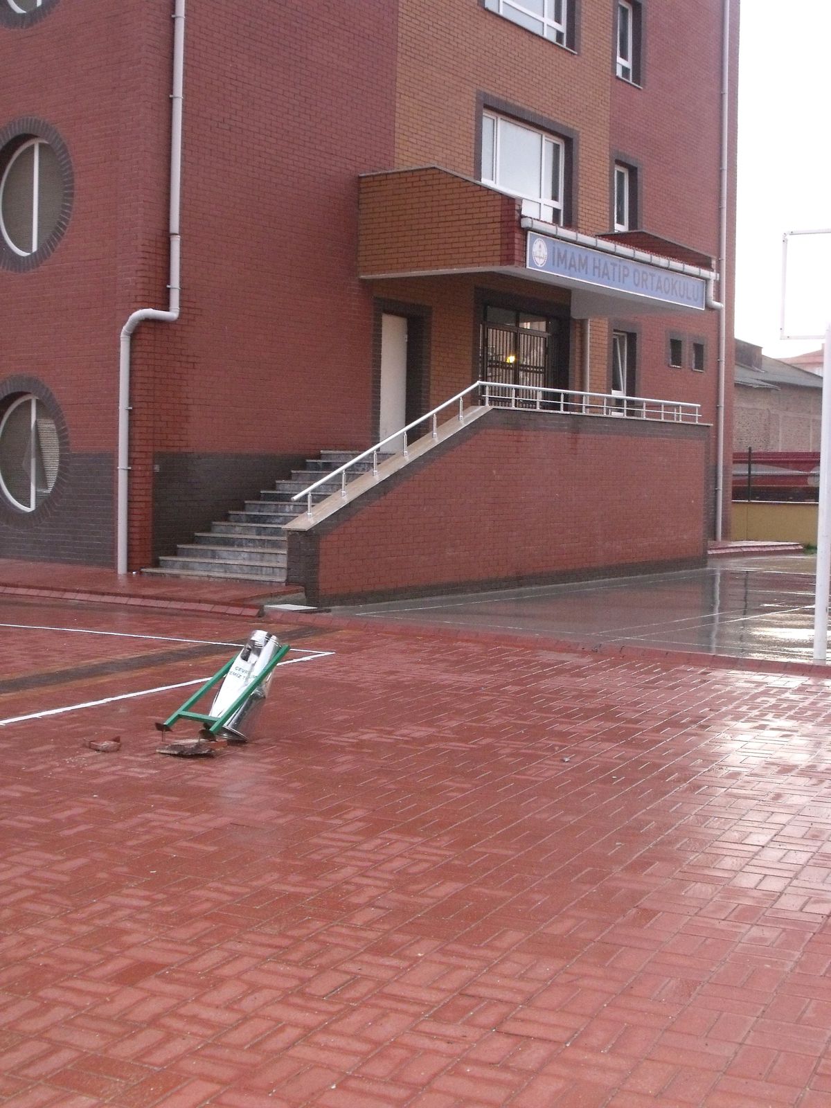 Okul Değil Harabe