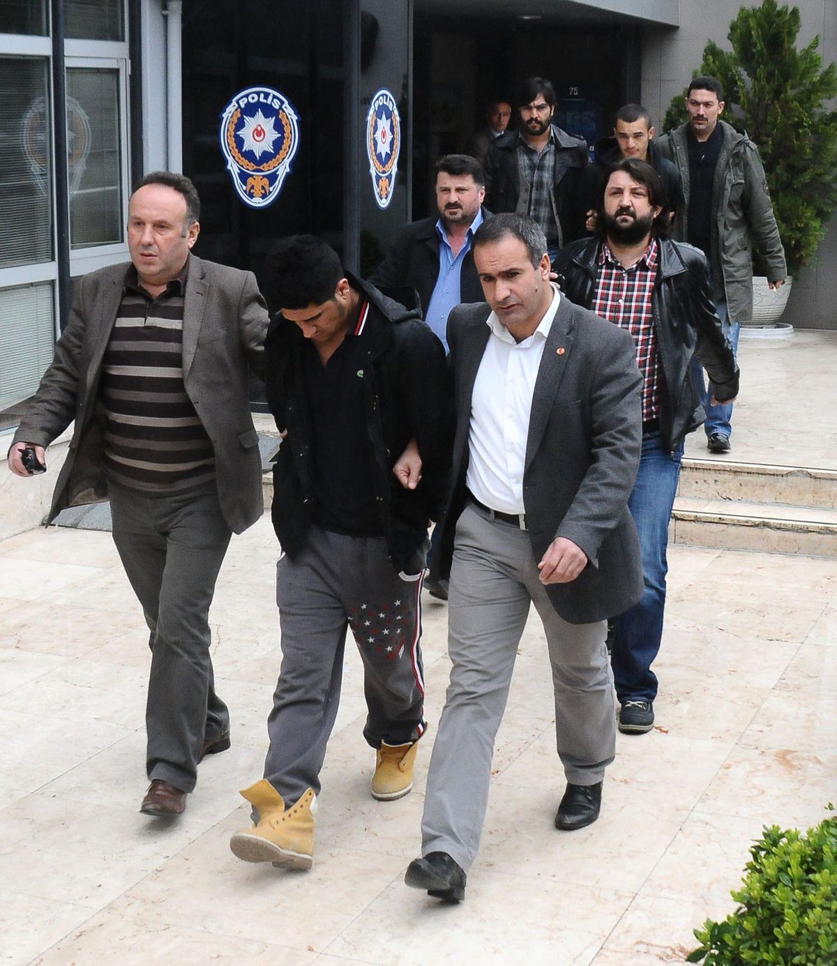 Patronunu Öldürdüğü İddia Edilen Zanlı ve Arkadaşları Adliyeye Sevk Edildi