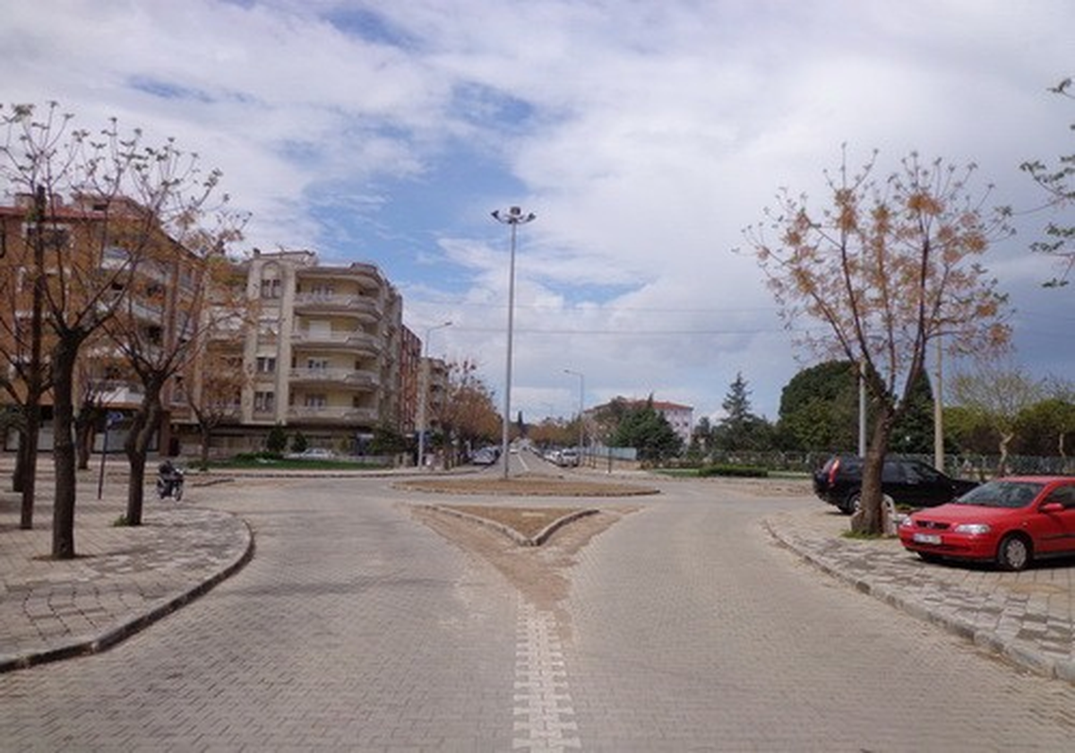 Salihli\'de Yol Yenileme Çalışmaları Devam Ediyor